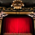Comment le théâtre dialogue avec les autres arts : musique, danse et cinéma
